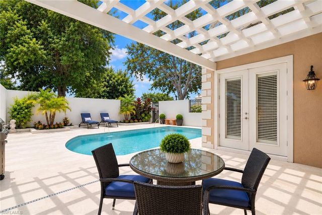 4840 Boulevard CT, Naples, FL 34103