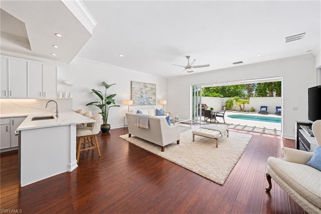 4840 Boulevard CT, Naples, FL 34103