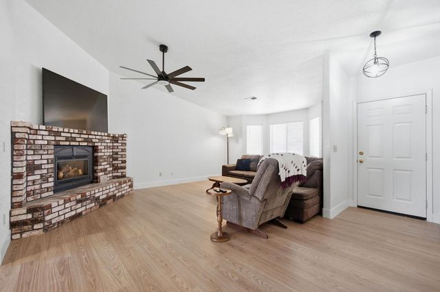 107 Frazine Rd, Modesto, CA 95357