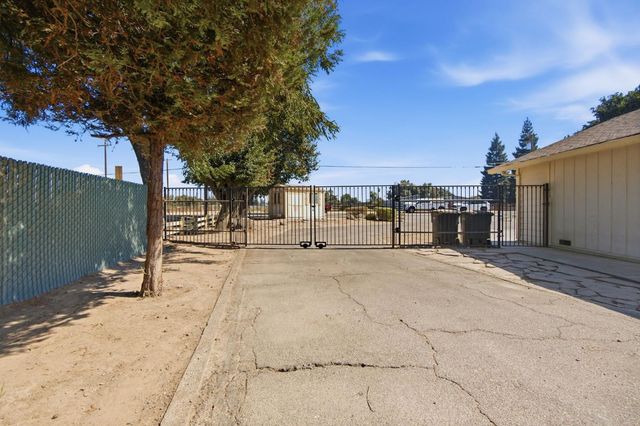 107 Frazine Rd, Modesto, CA 95357