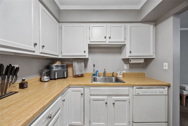 1521 Oak Ridge Lane 3, Cedar Rapids, IA 52403