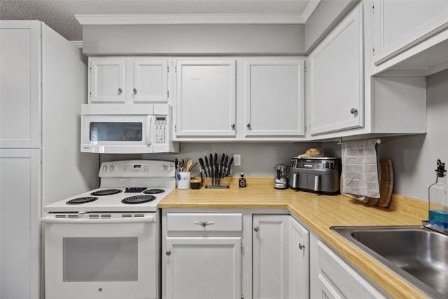 1521 Oak Ridge Lane 3, Cedar Rapids, IA 52403