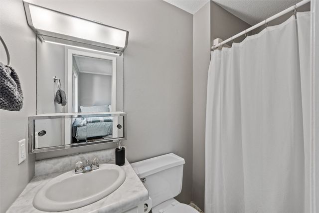 1521 Oak Ridge Lane 3, Cedar Rapids, IA 52403