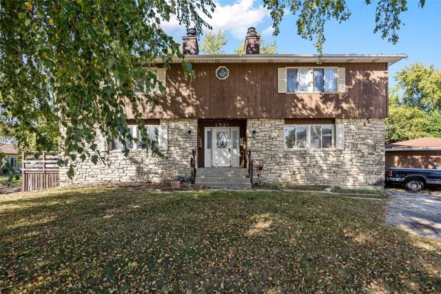 1521 Oak Ridge Lane 3, Cedar Rapids, IA 52403