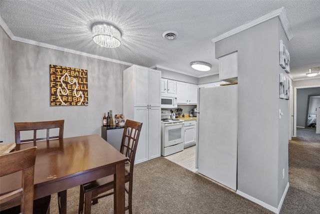 1521 Oak Ridge Lane 3, Cedar Rapids, IA 52403