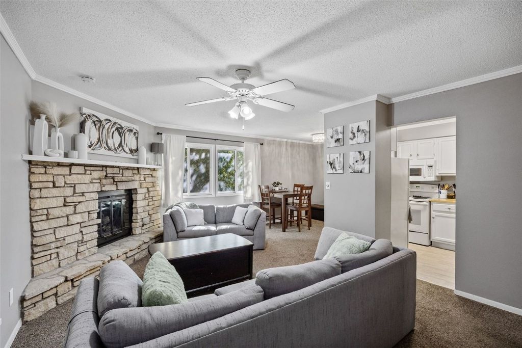 1521 Oak Ridge Lane 3, Cedar Rapids, IA 52403