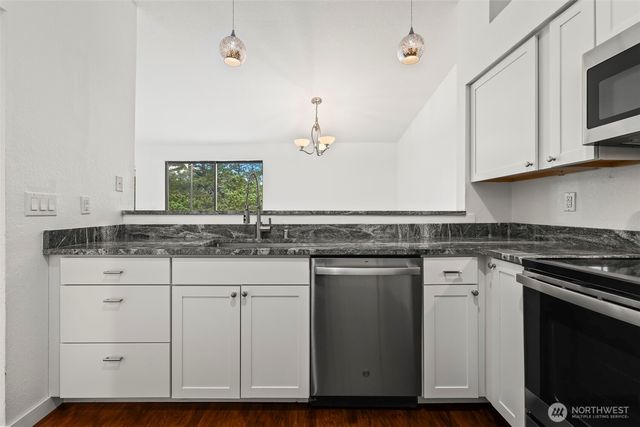 1780 W Sunn Fjord Lane #E301, Bremerton, WA 98312