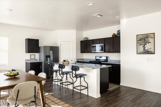 19573 W BADGETT Lane, Litchfield Park, AZ 85340