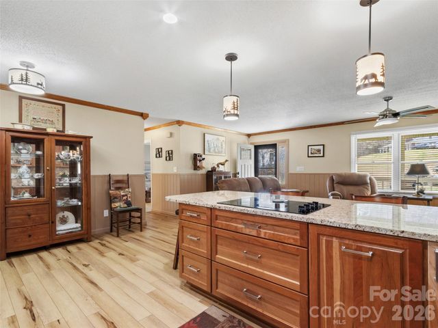 342 Mountain View Road, Burnsville, NC 28714