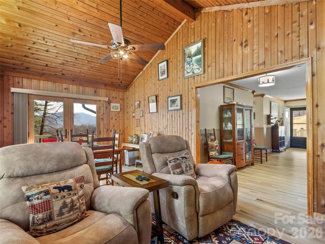 342 Mountain View Road, Burnsville, NC 28714