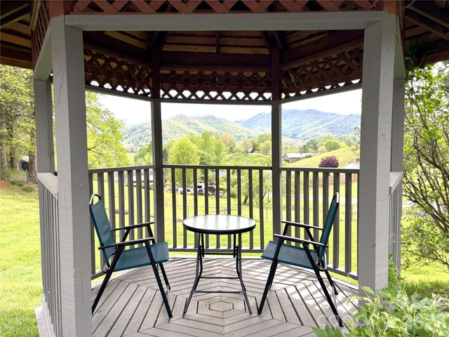 342 Mountain View Road, Burnsville, NC 28714