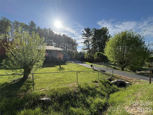 342 Mountain View Road, Burnsville, NC 28714