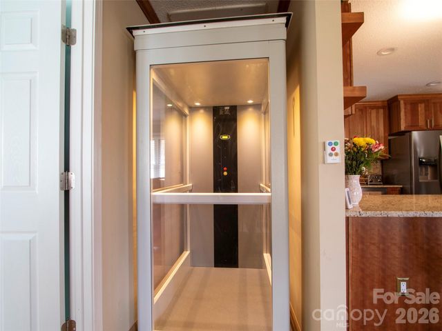 342 Mountain View Road, Burnsville, NC 28714