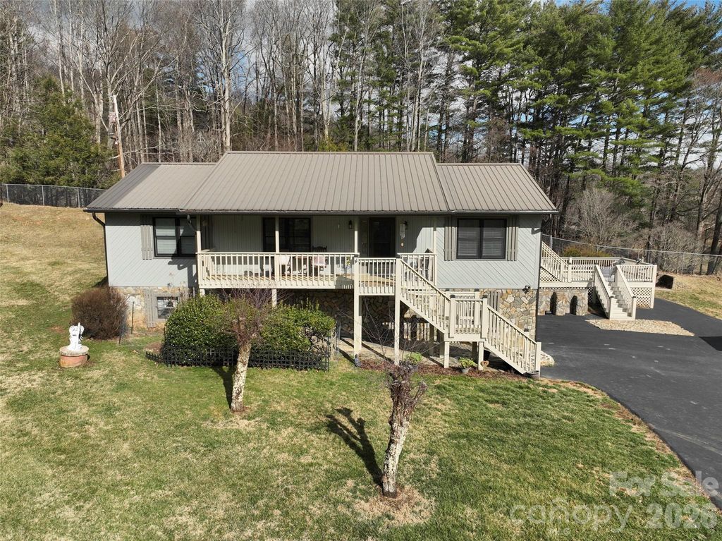 342 Mountain View Road, Burnsville, NC 28714