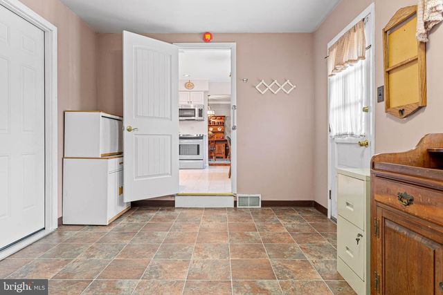 3307 WINDSOR DR, Norristown, PA 19403