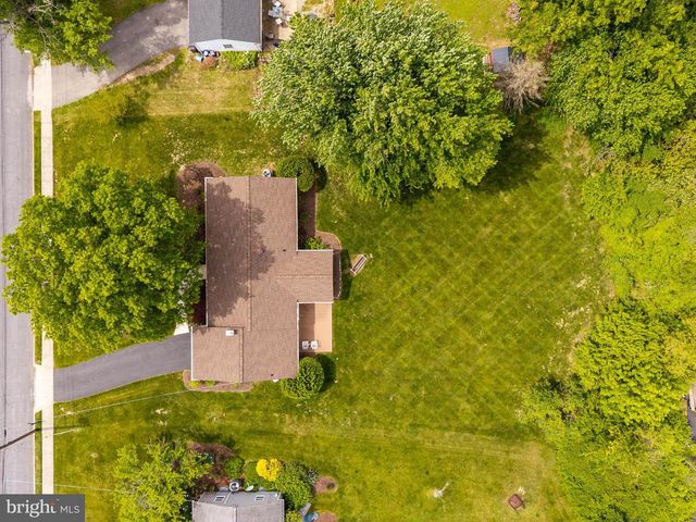 3307 WINDSOR DR, Norristown, PA 19403