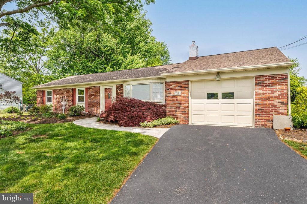 3307 WINDSOR DR, Norristown, PA 19403