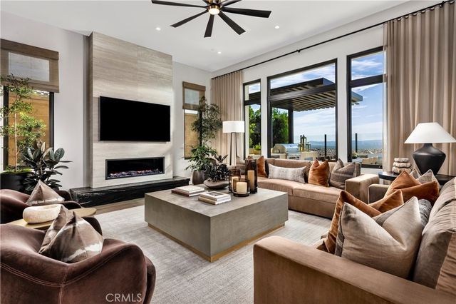 553 PENINSULA, Irvine, CA 92602