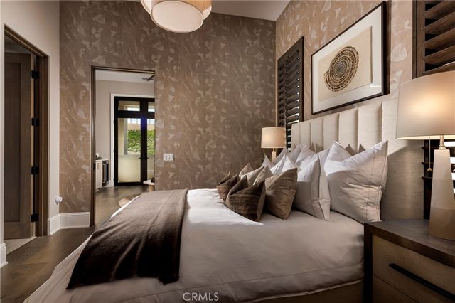 553 PENINSULA, Irvine, CA 92602