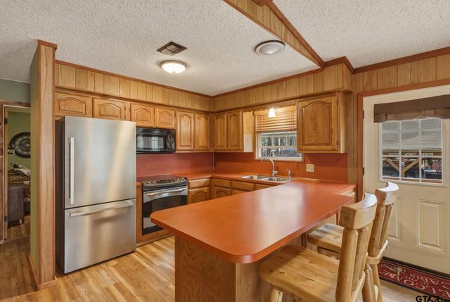 1048 W Holly Trl, Holly Lake Ranch, TX 75765