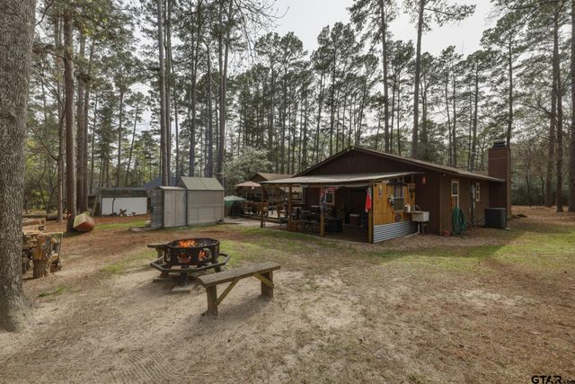 1048 W Holly Trl, Holly Lake Ranch, TX 75765