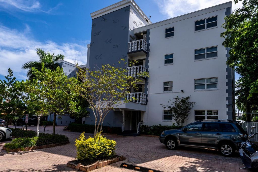 40 Isle Of Venice Drive 9, Fort Lauderdale, FL 33301