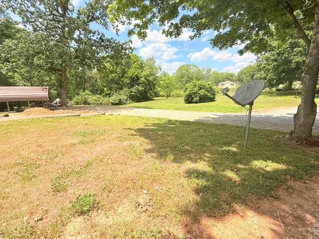 9092 E 40 Rd, Bon Aqua, TN 37025