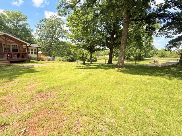 9092 E 40 Rd, Bon Aqua, TN 37025
