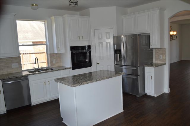 410 Annes Way, Stafford, TX 77477