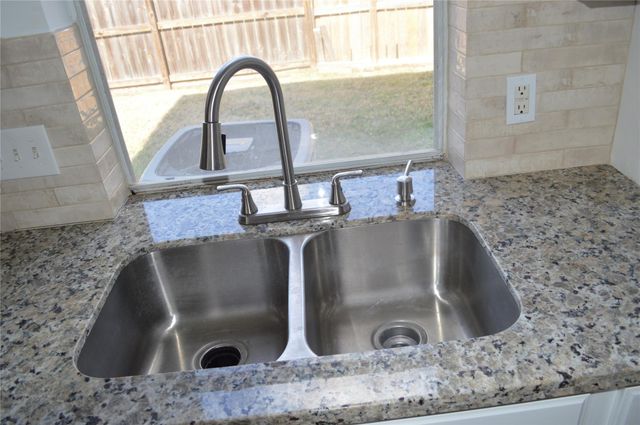 410 Annes Way, Stafford, TX 77477