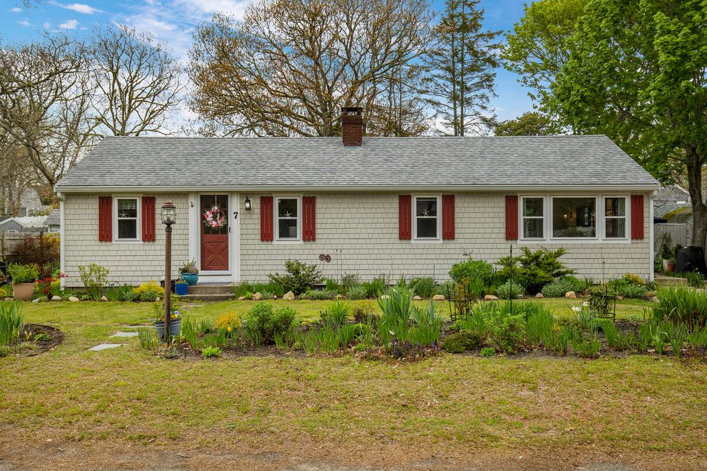 7 Oak Leaf Lane, West Dennis, MA 02670