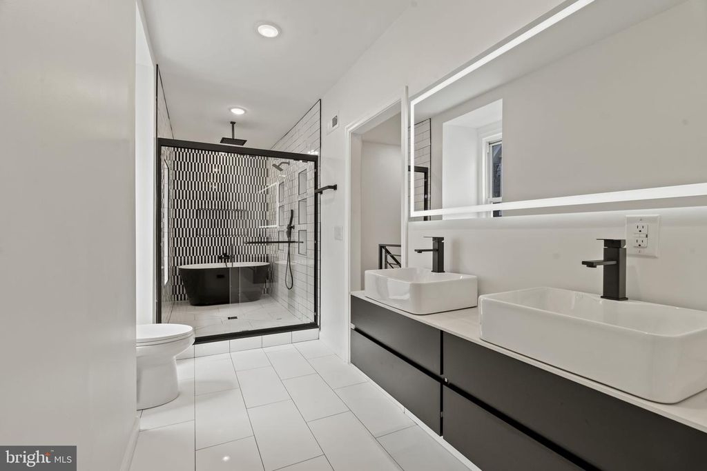 440 E WALNUT LN, Philadelphia, PA 19144