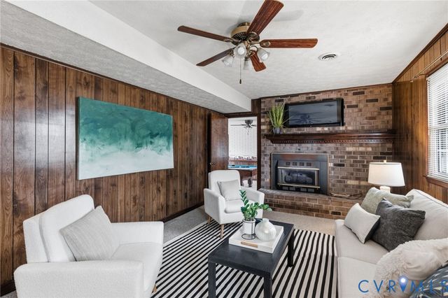 1017 Taylor Ln, Colonial Heights, VA 23834