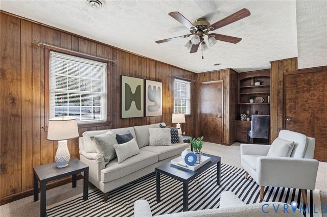 1017 Taylor Ln, Colonial Heights, VA 23834