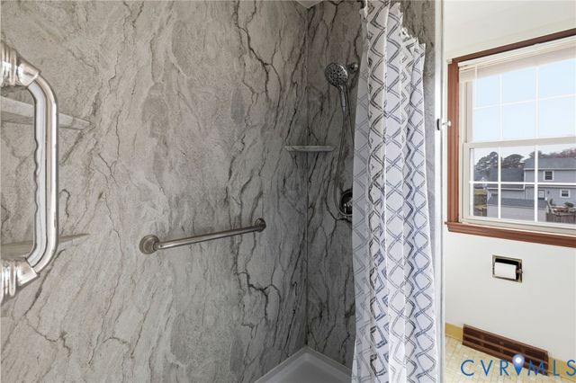 1017 Taylor Ln, Colonial Heights, VA 23834