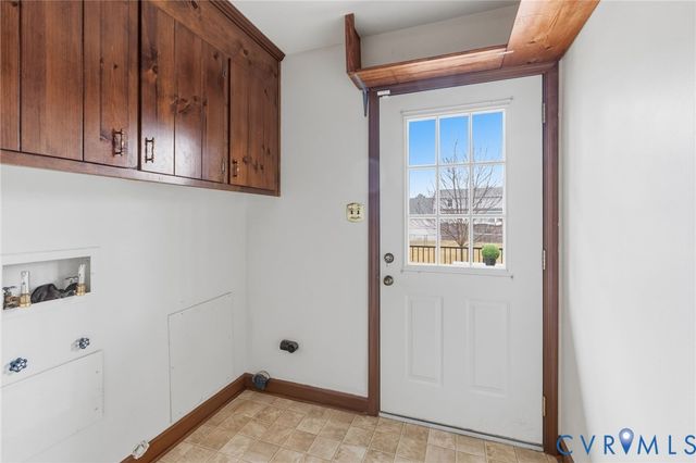 1017 Taylor Ln, Colonial Heights, VA 23834