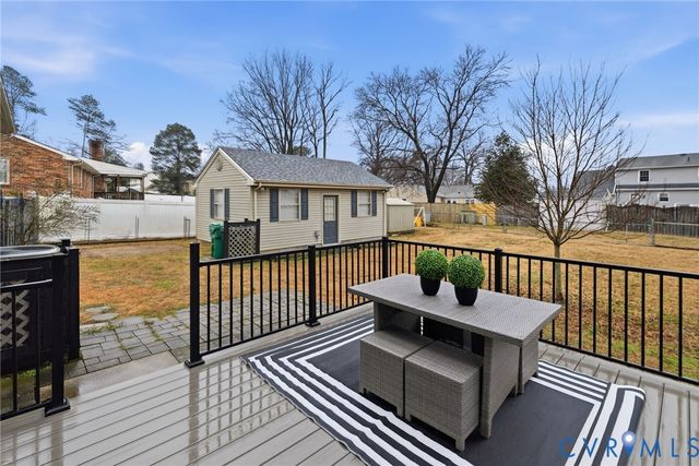 1017 Taylor Ln, Colonial Heights, VA 23834