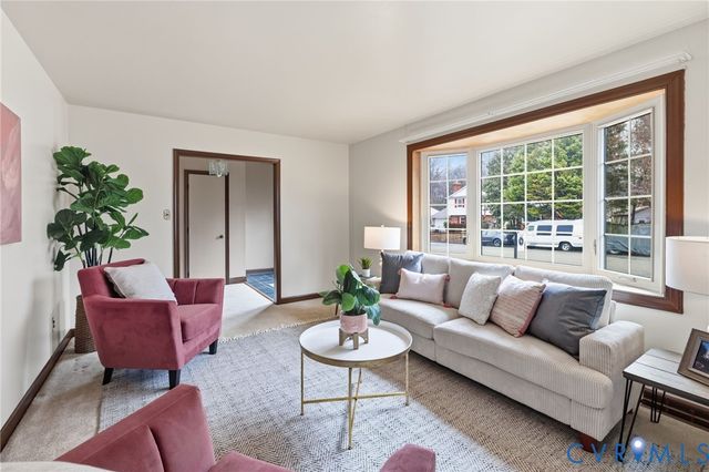 1017 Taylor Ln, Colonial Heights, VA 23834