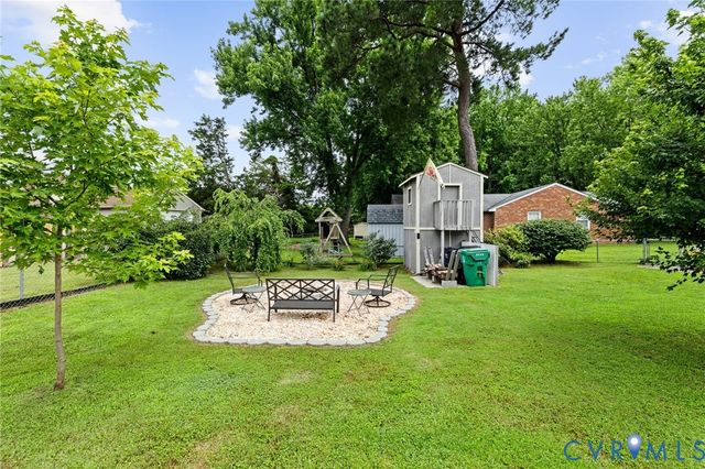 1017 Taylor Ln, Colonial Heights, VA 23834