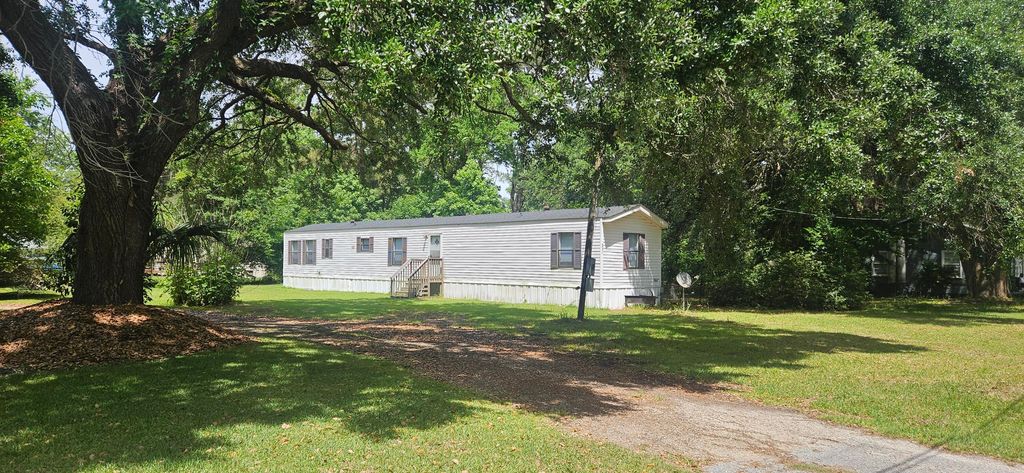 211 Hayden Street, Walterboro, SC 29488