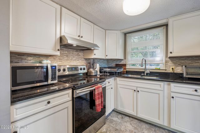 103 Round Oak Court, West End, NC 27376