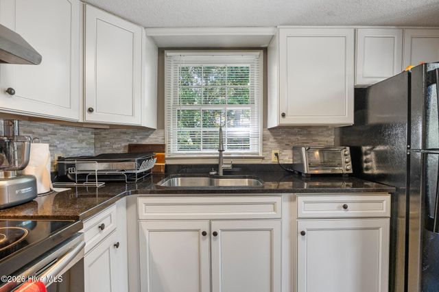 103 Round Oak Court, West End, NC 27376