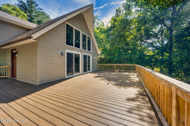 103 Round Oak Court, West End, NC 27376