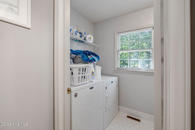 103 Round Oak Court, West End, NC 27376