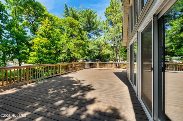 103 Round Oak Court, West End, NC 27376
