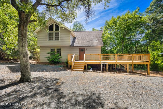 103 Round Oak Court, West End, NC 27376