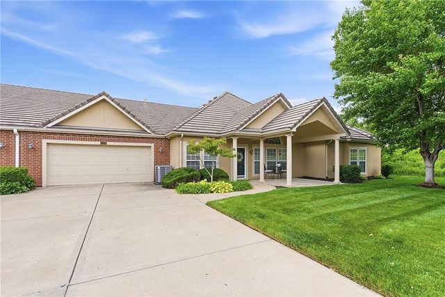 5426 W 145th Street, Leawood, KS 66224