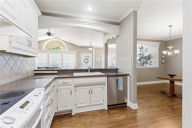 5426 W 145th Street, Leawood, KS 66224