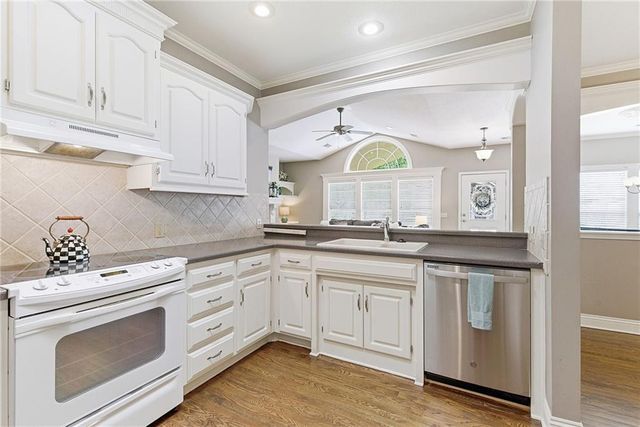 5426 W 145th Street, Leawood, KS 66224