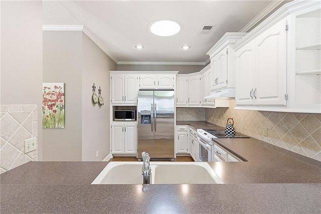 5426 W 145th Street, Leawood, KS 66224